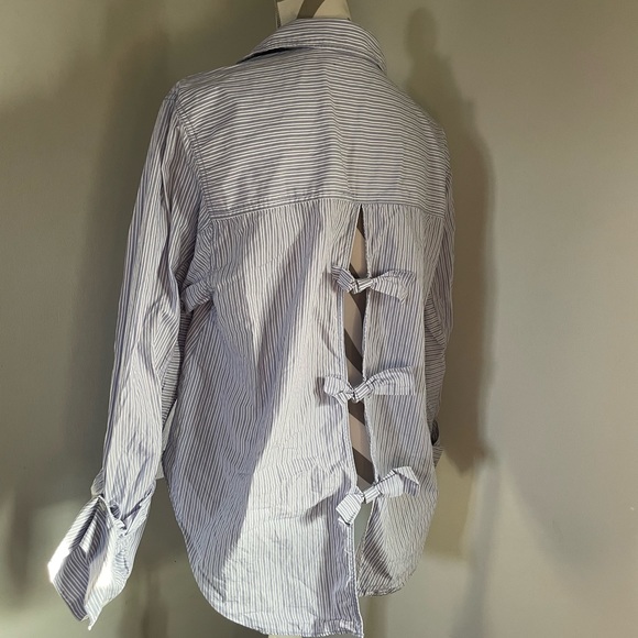 Free People button up. Tie back. Medium. - Picture 4 of 6